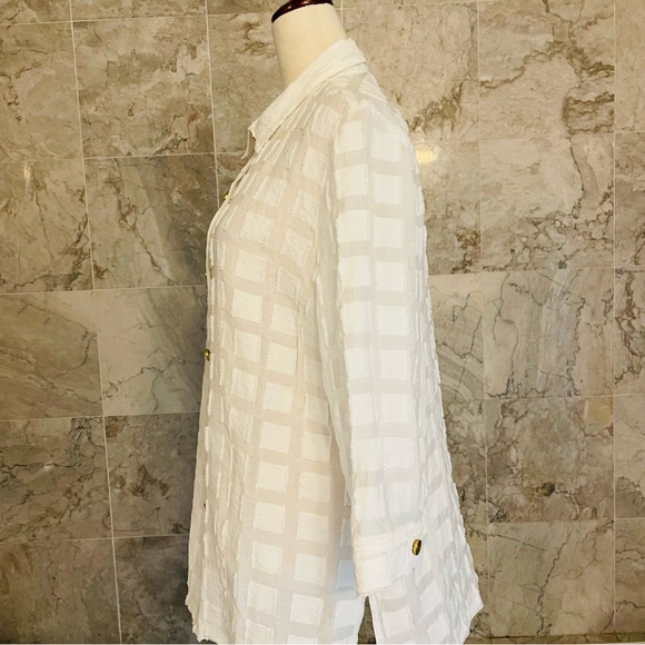 Chico’s Travelers Geometric Button Up Shirt - Picture 5 of 9